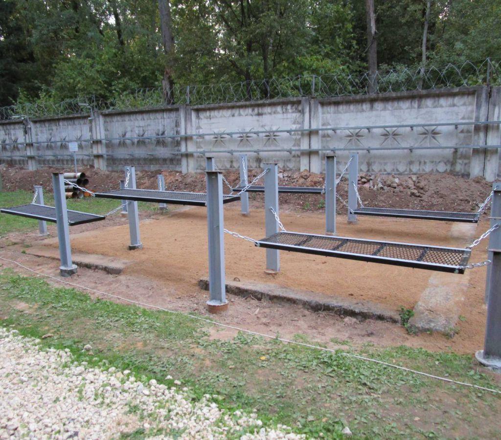 Конструкция из сварных рам из уголков с листом ПВЛ