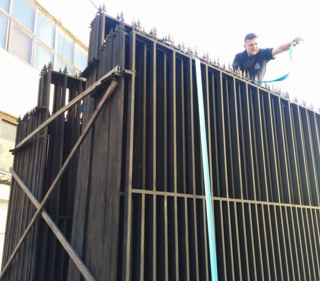 Отправка очередной партии заборных секций