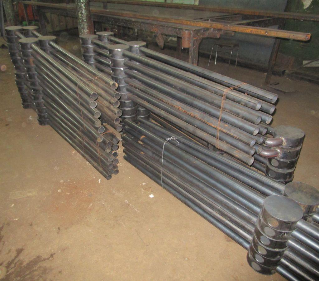 К крайним стойкам приваривались отводы для закругления