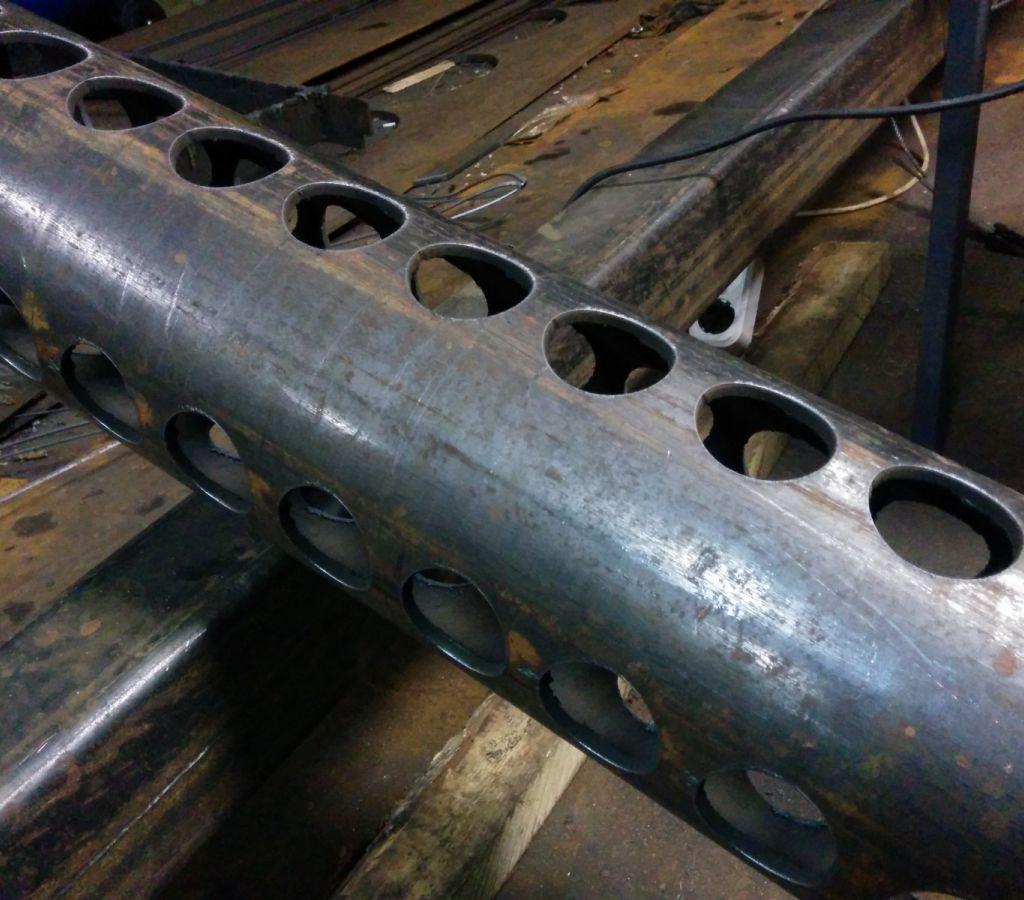 Отверстия в трубе Ф159 тоже резали на плазме