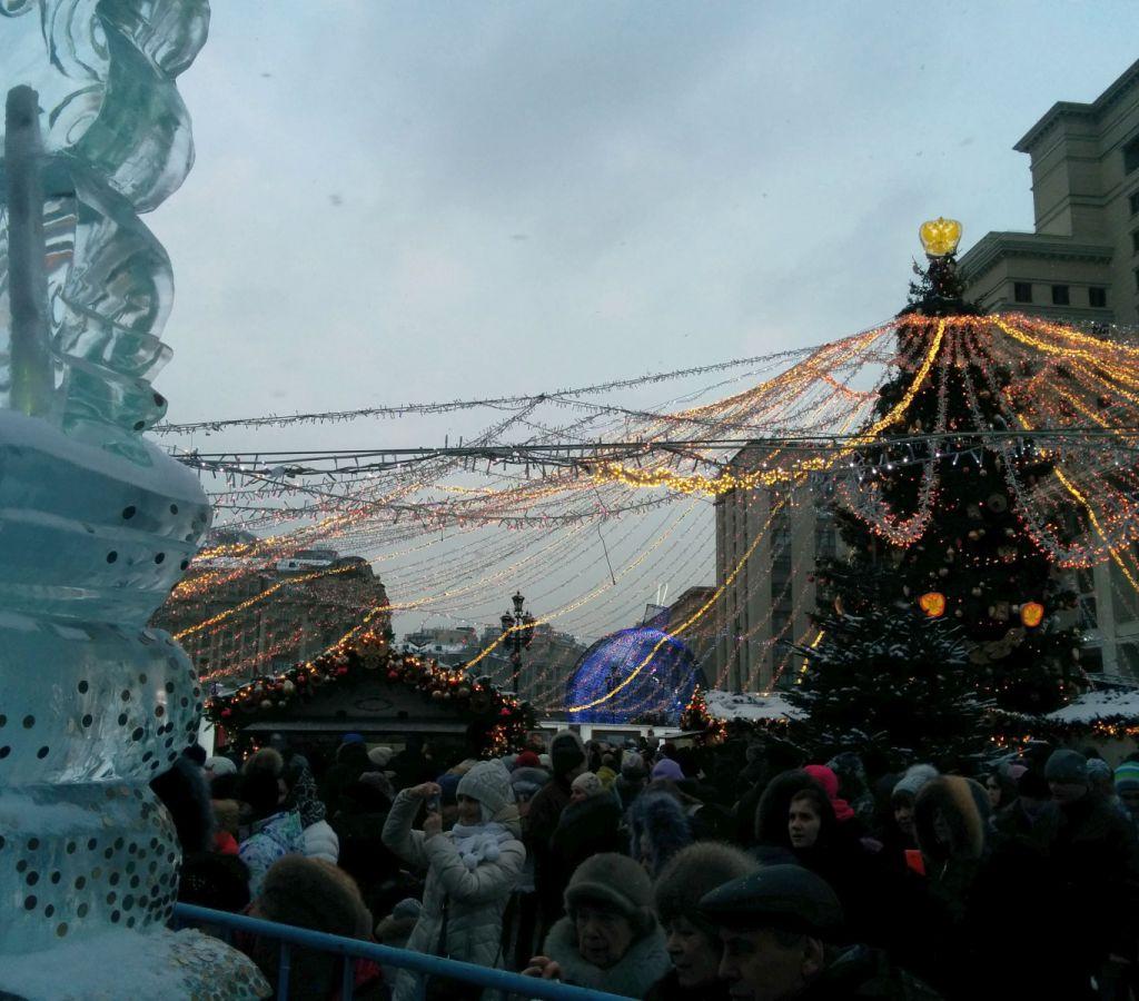 Народ фоткался и глазел на нашу работы :)