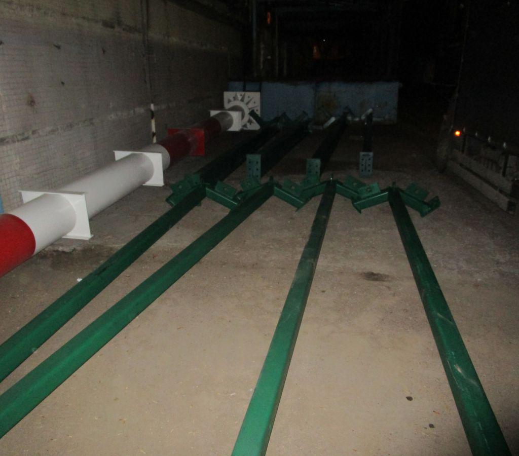 Стойки подпорного каркаса перед отгрузкой