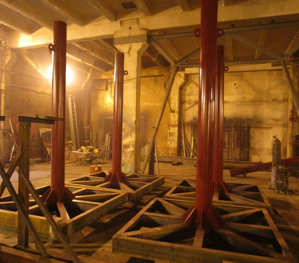 Стойки красились в 2 этапа