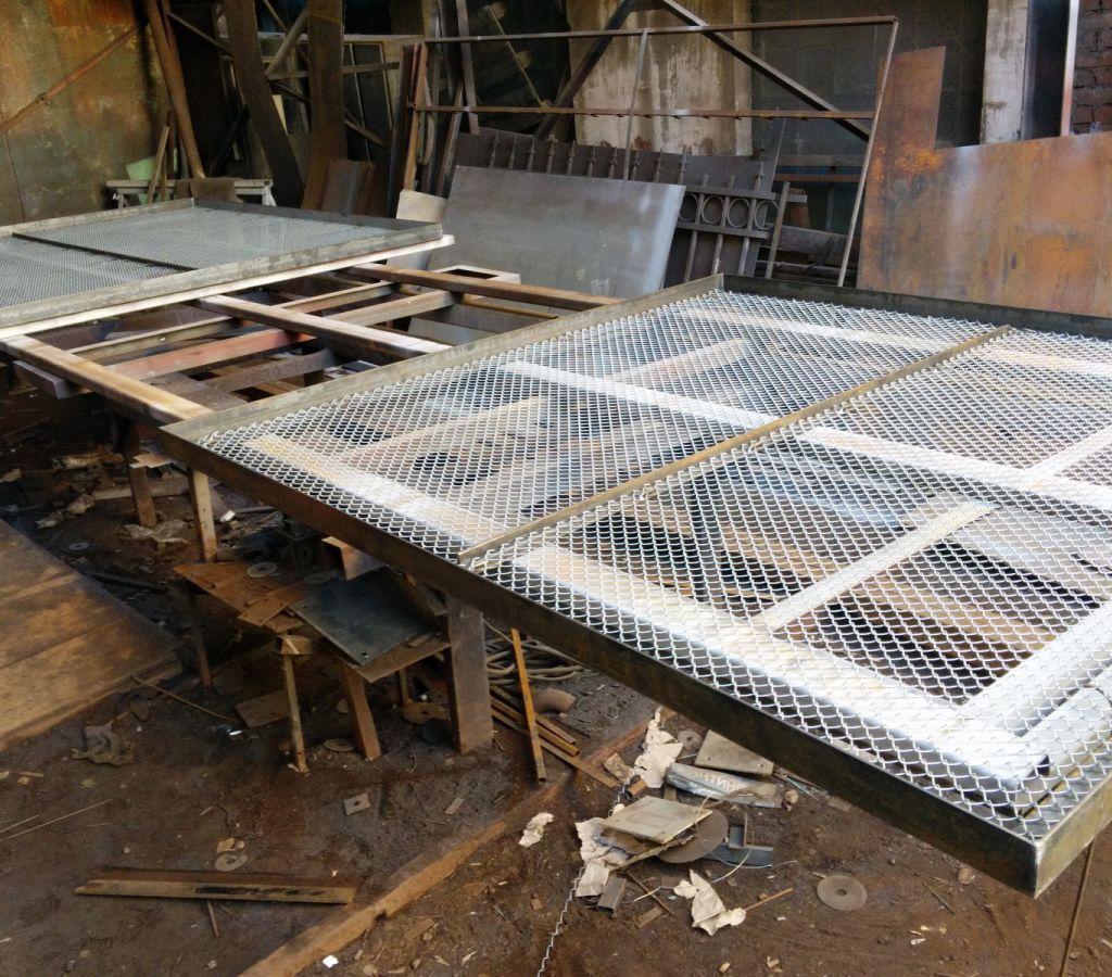 Стыковочная перемычка тоже выполнена из уголка