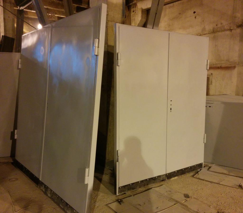 Все ворота и двери шли с уплотнительными резинками внизу