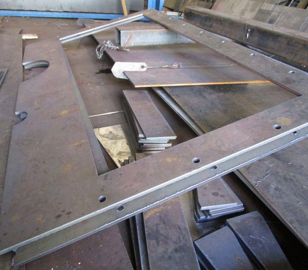 Вот ее боковина - отличный воздушно-плазменный рез!