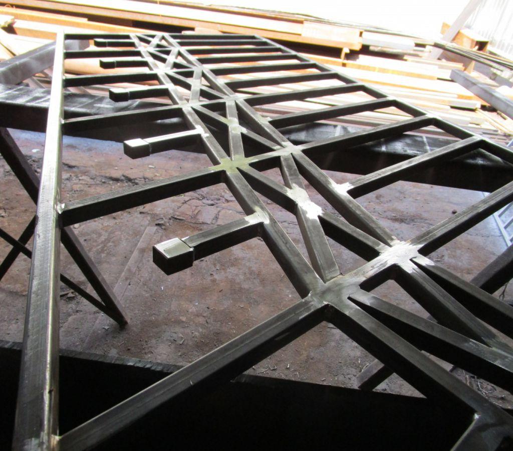 Сваренное лестничное ограждение перед покраской