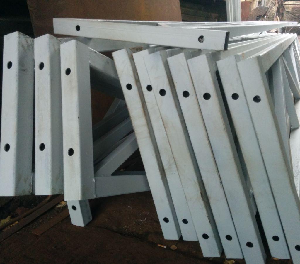 Отверстия диаметром 12 мм просверлены магниткой