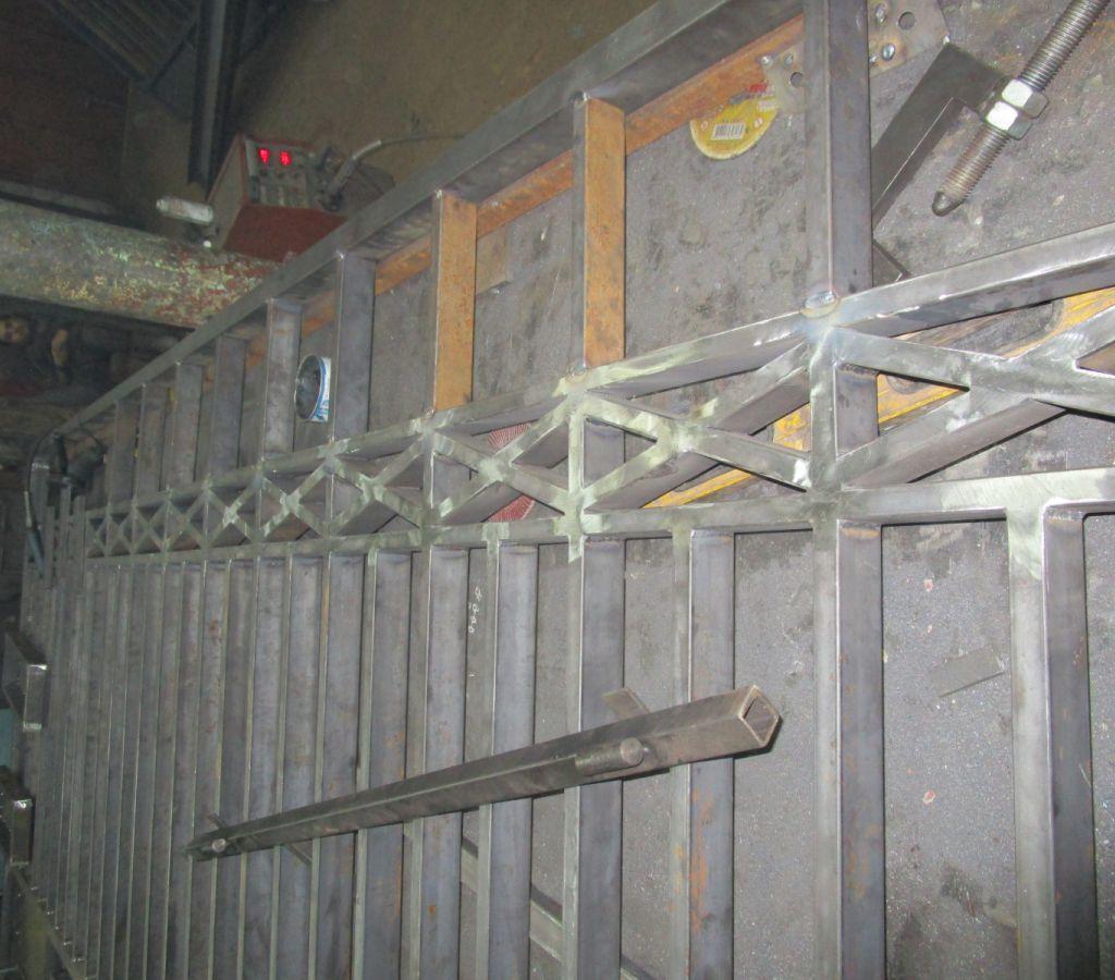 Верхний пояс ворот с крестообразным заполнением