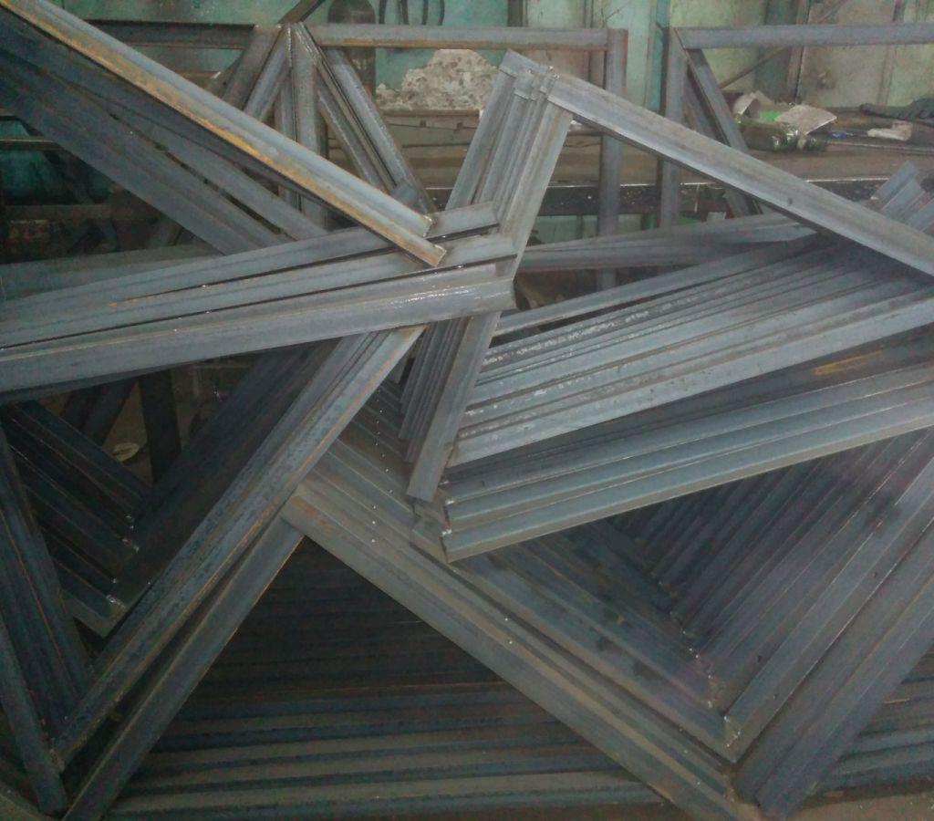 Такие изделия варятся, разумеется, по шаблону с помощью кондуктора