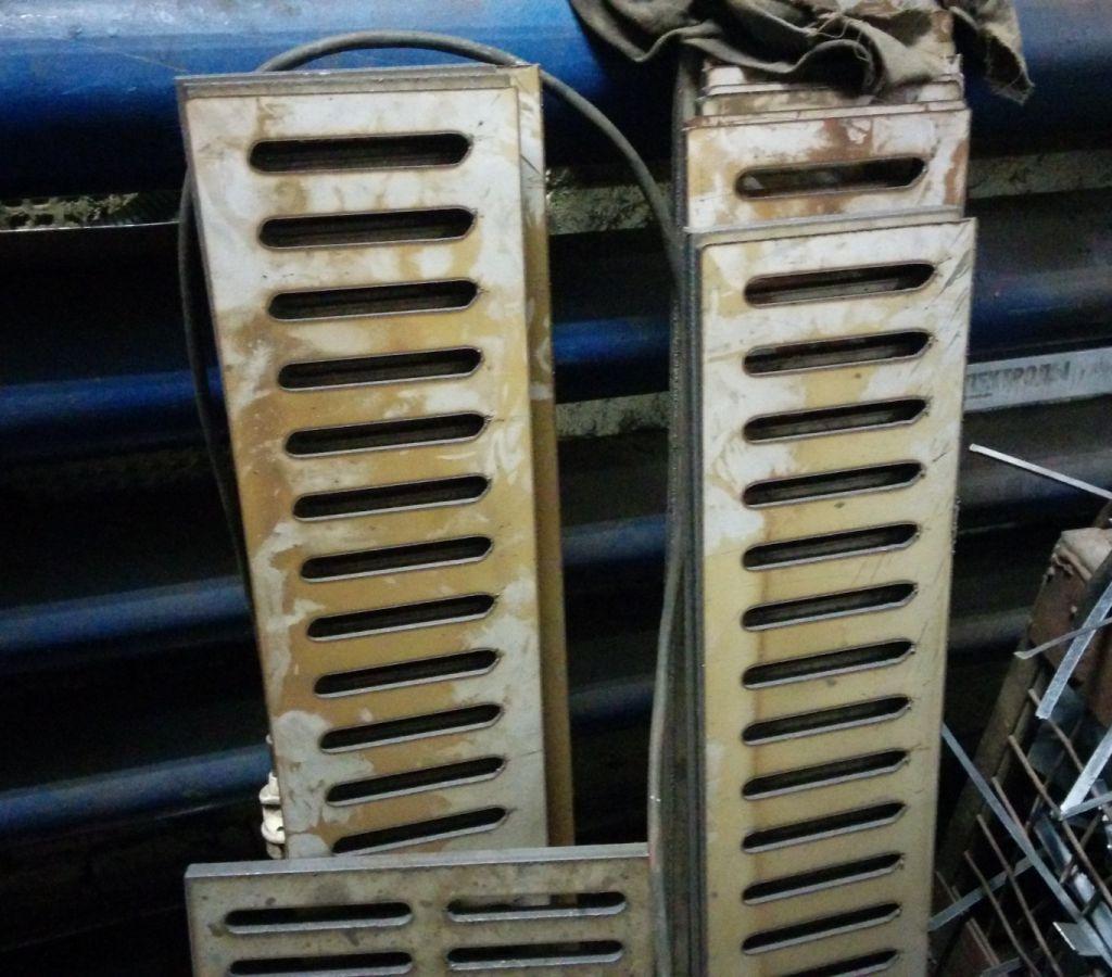 Было вырезано 10 прямоугольных и 5 квадратных решеток