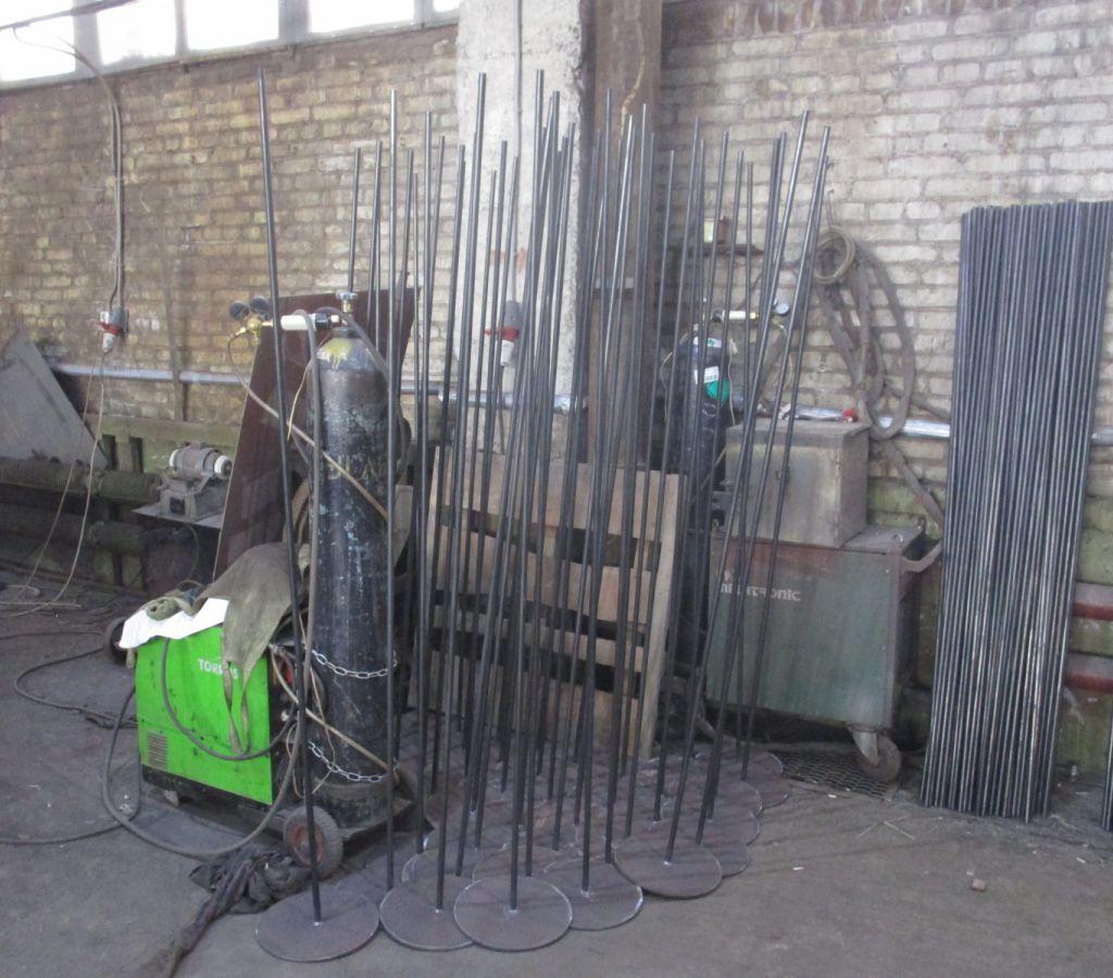 Высота больших стоек - 2,2 метра