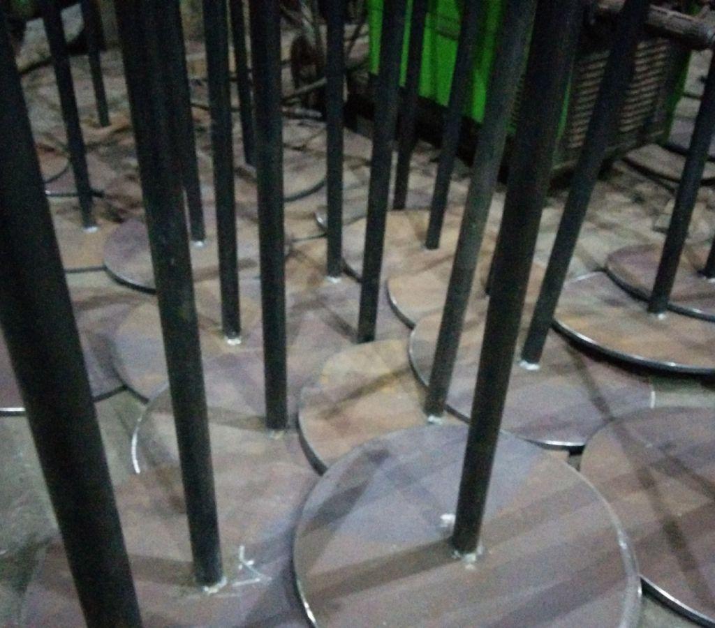 Диаметр основания стойки - 250 мм