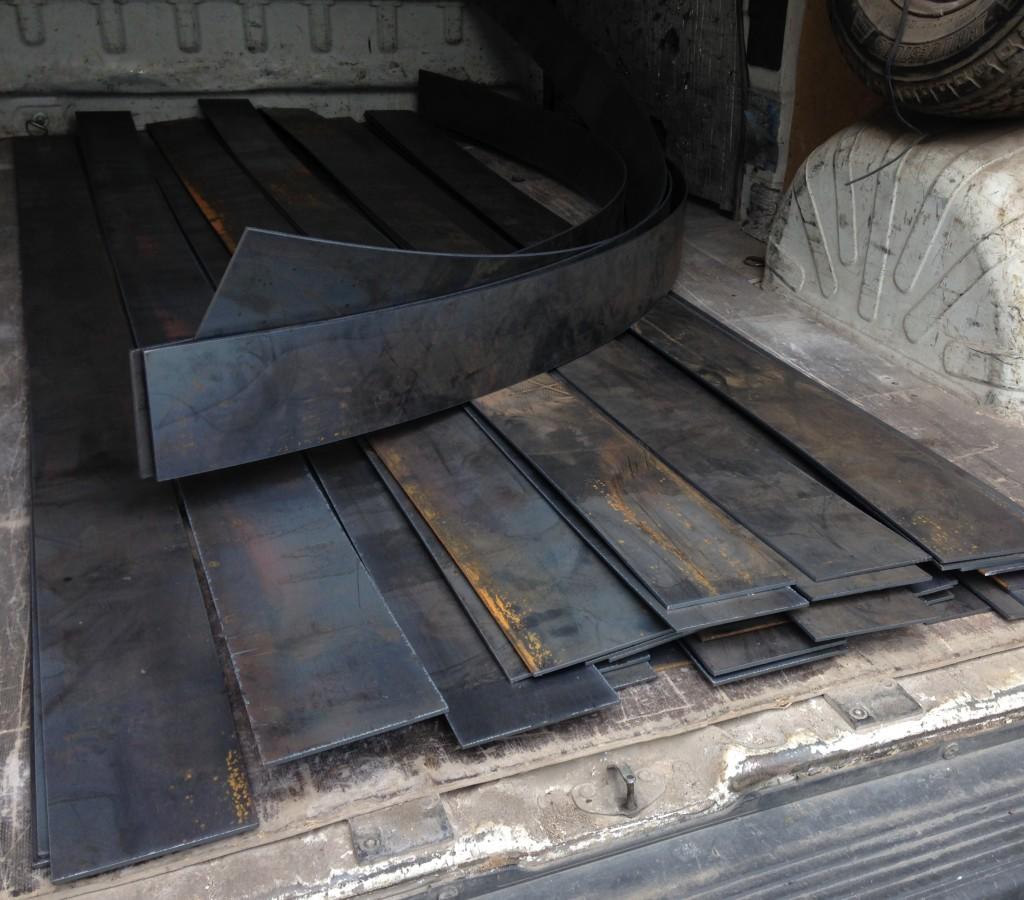 Некоторые полосы загнуло - это нормально и связано и особенностями стали