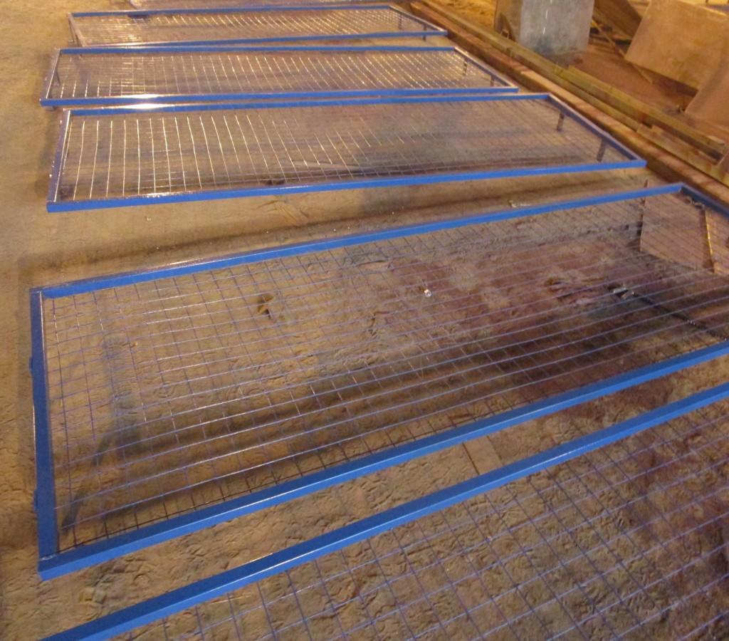 Красить сетку всегда не просто, но заказчик остался доволен