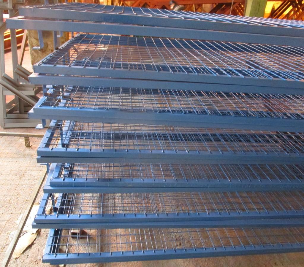 Да и приваривать сетку то еще удовольствие