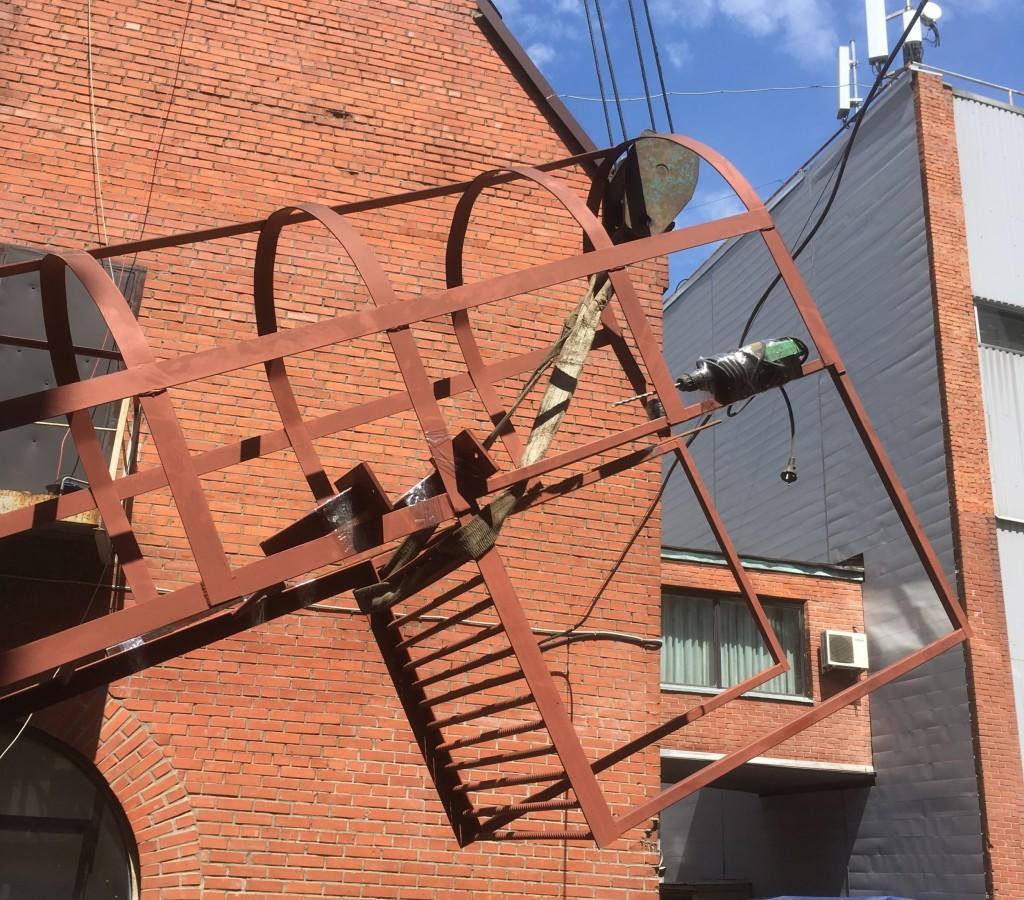 А здесь хорошо видны примененные в изготовлении материалы