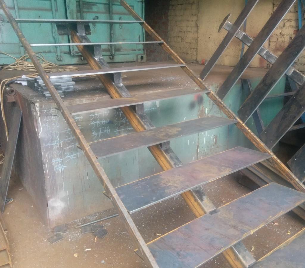 Трубы по краям временные и нужны исключительно для сборки