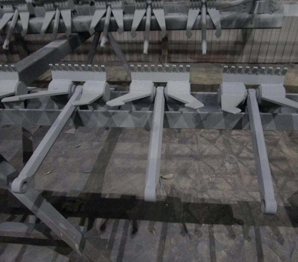 Средний вес одного такого якоря - около 5 кг