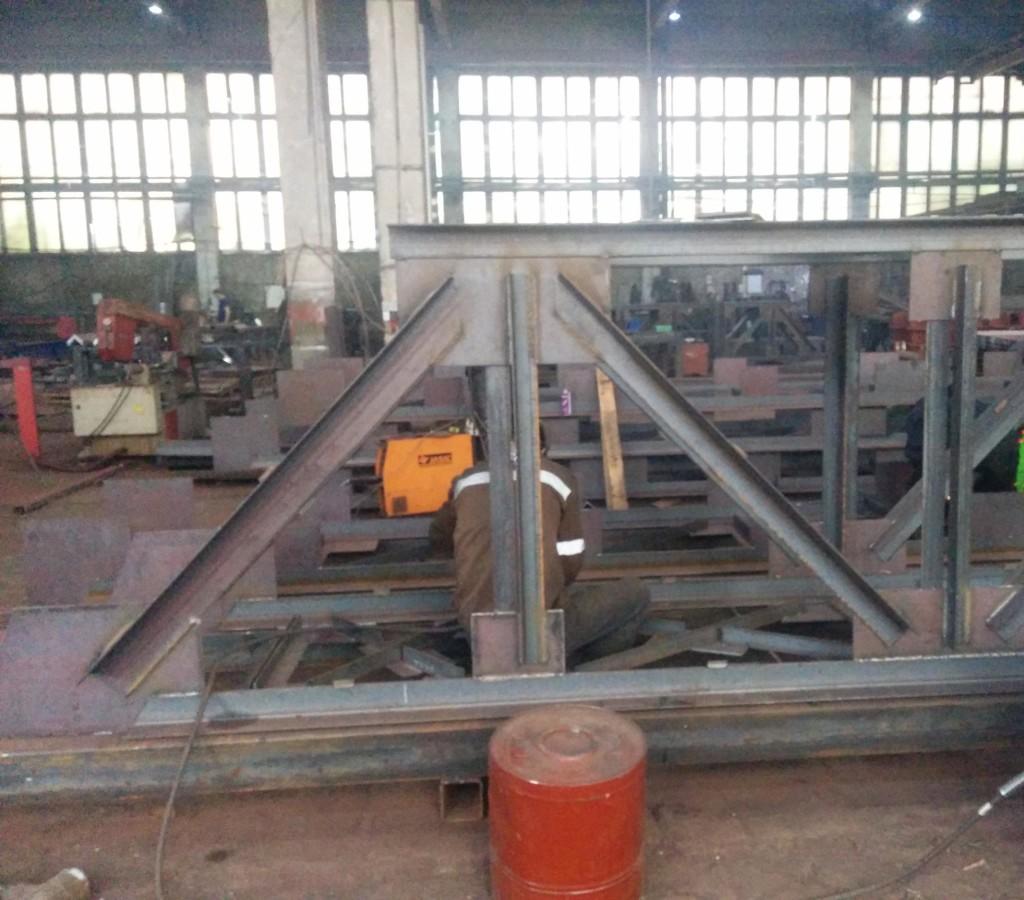 Одновременно мы изготавливали 5 таких ферм