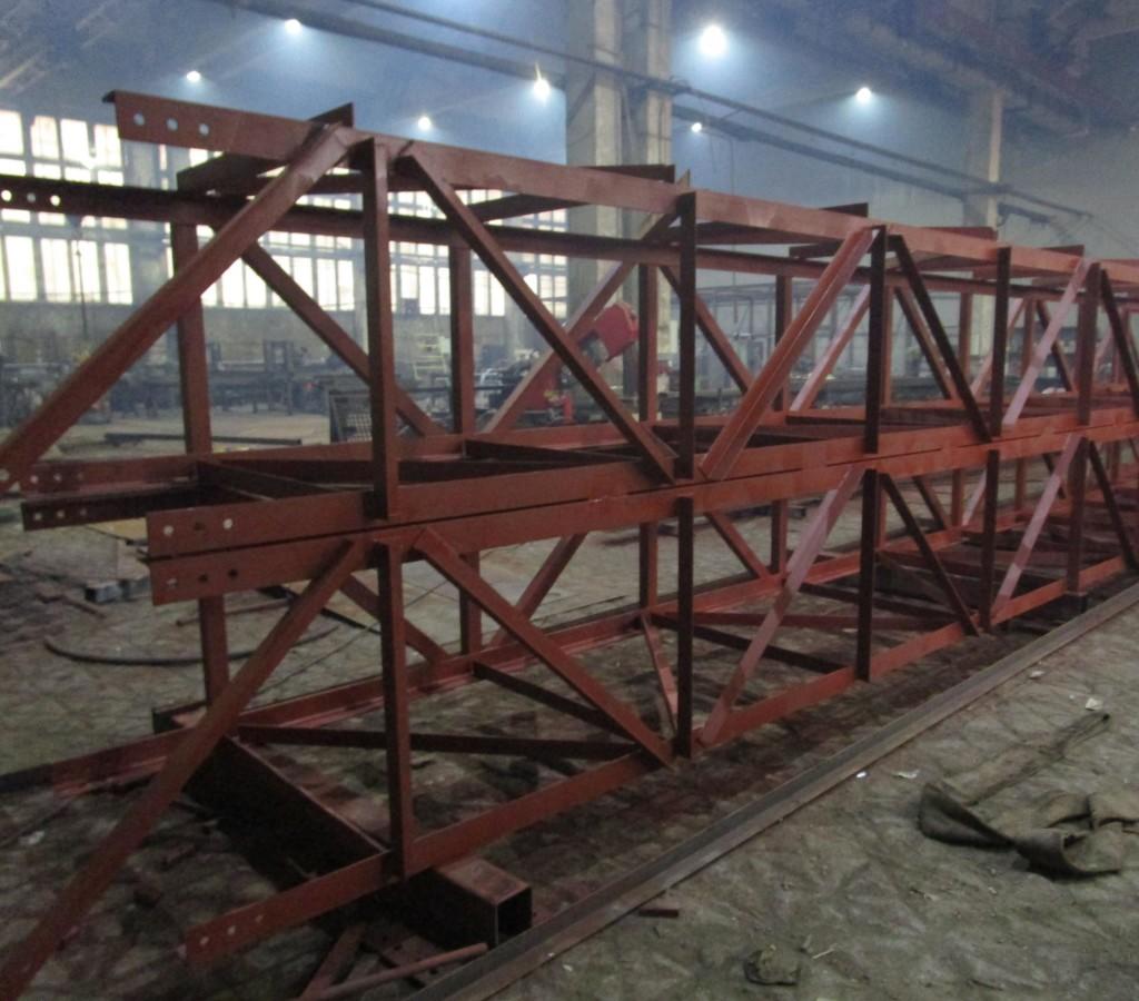 А здесь виден узел крепления к закладным