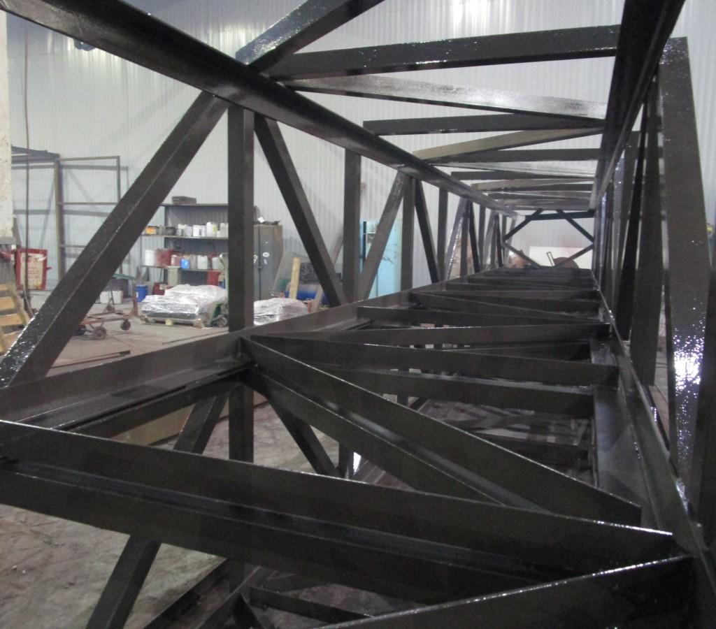 Здесь хорошо видна стыковка двух половин секции: через пластины