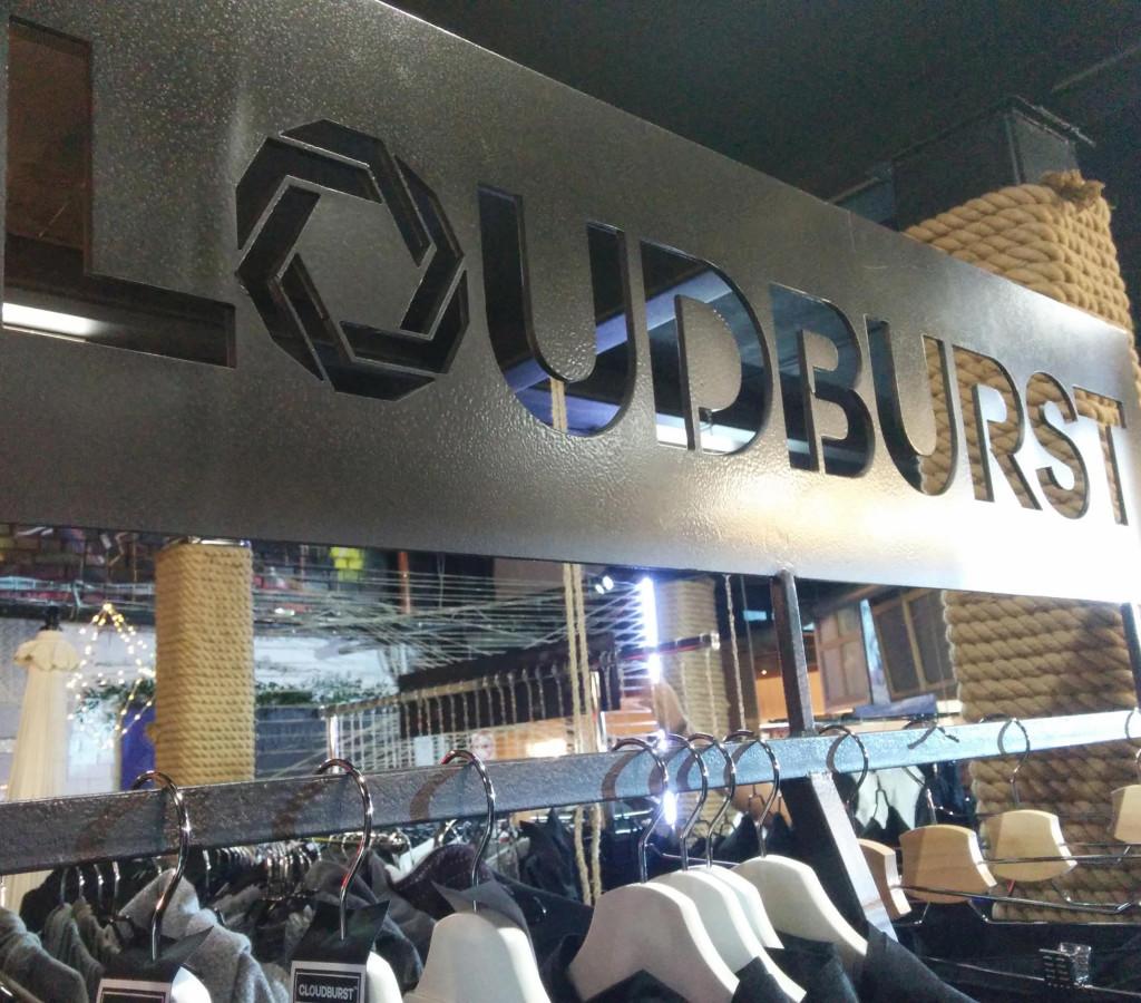 Оцените как круто вырезана буква "O"