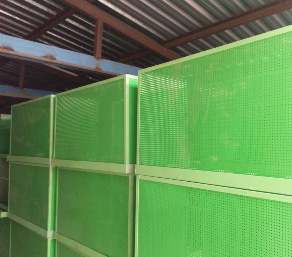 Партия готовых зеленых корзин