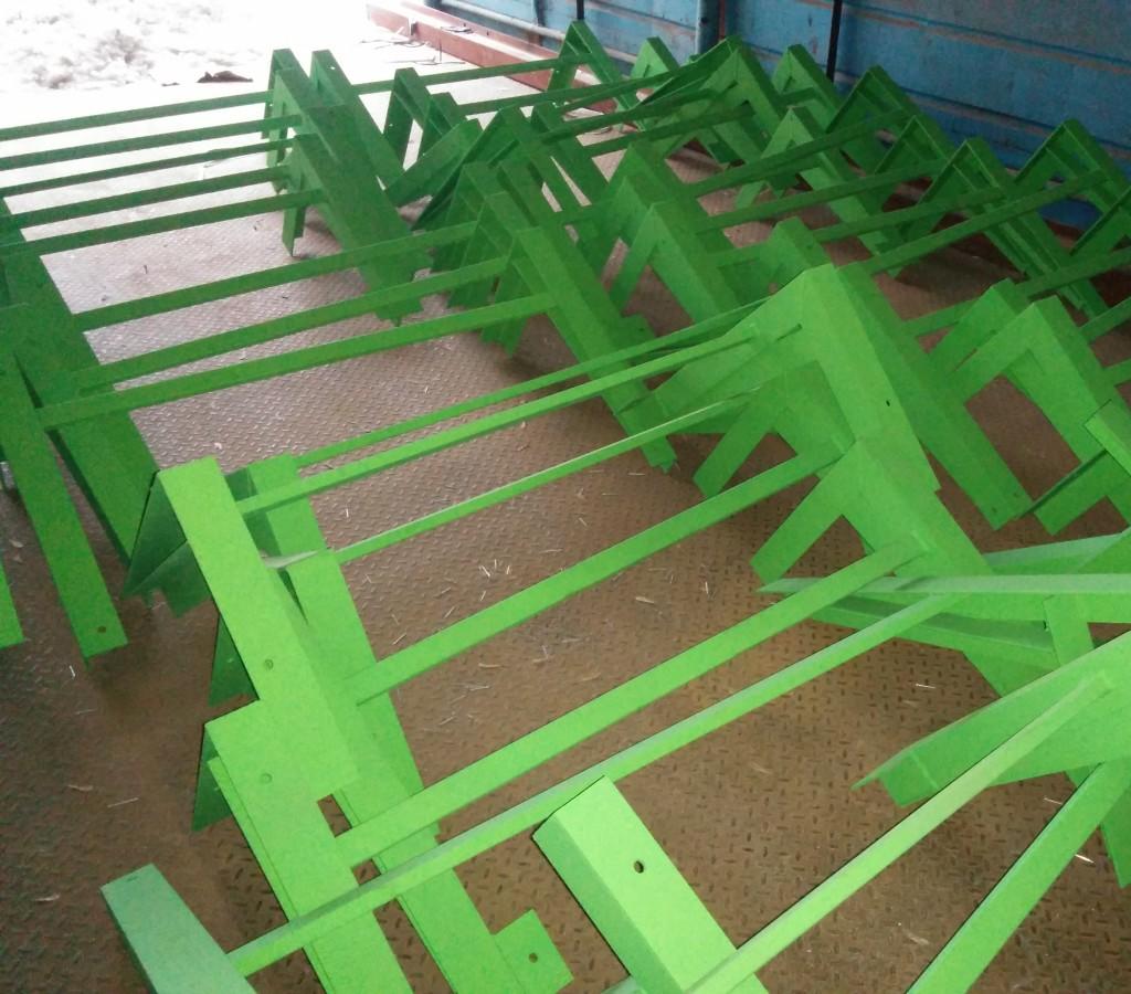 Корзины будут устанавливаться на такие кронштейны