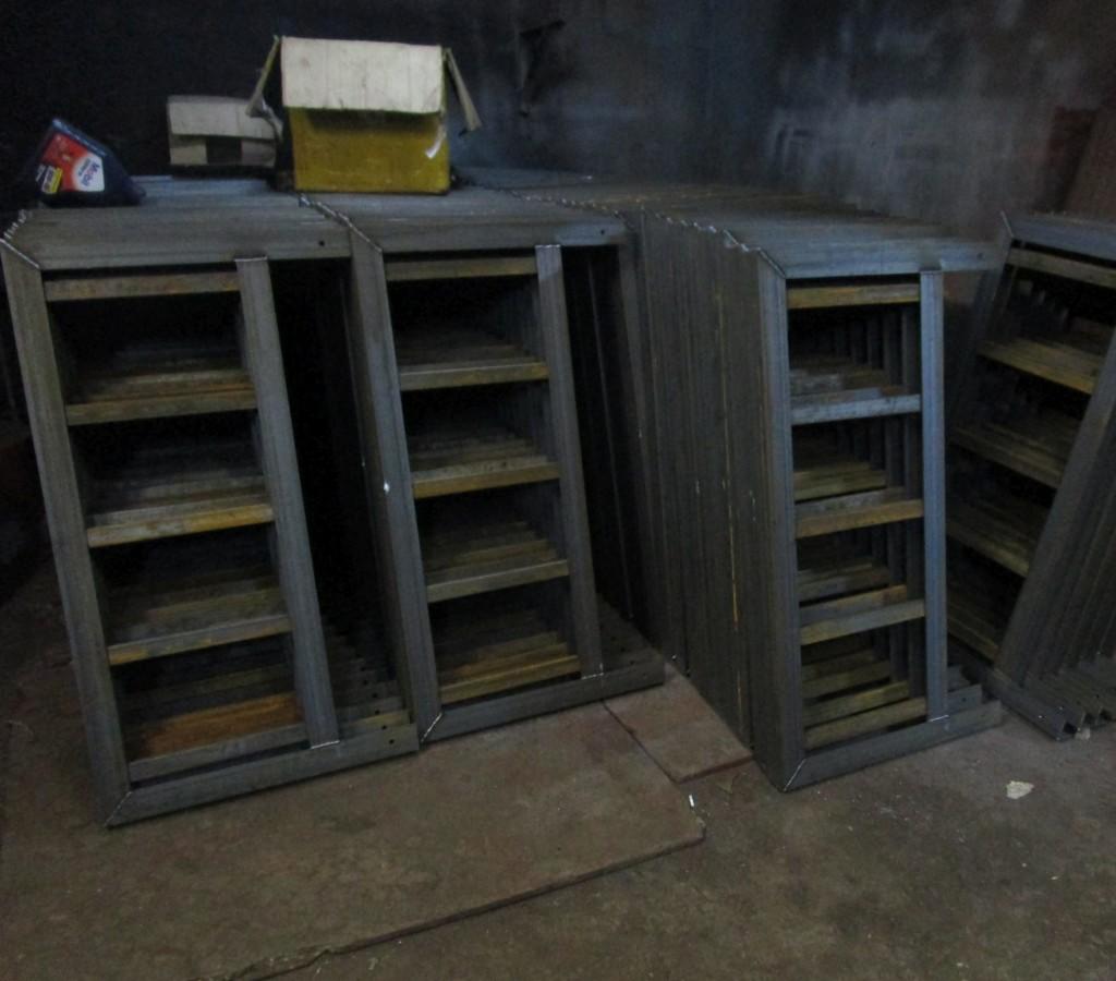 Сваренные основания корзин в цеху