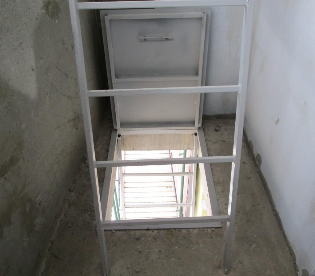 Так выглядит люк на балконе квартиры