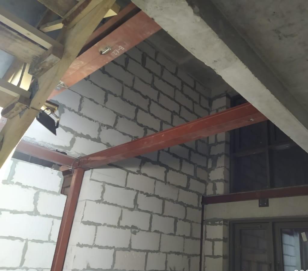 Несущие колонны были спрятаны в перегородке