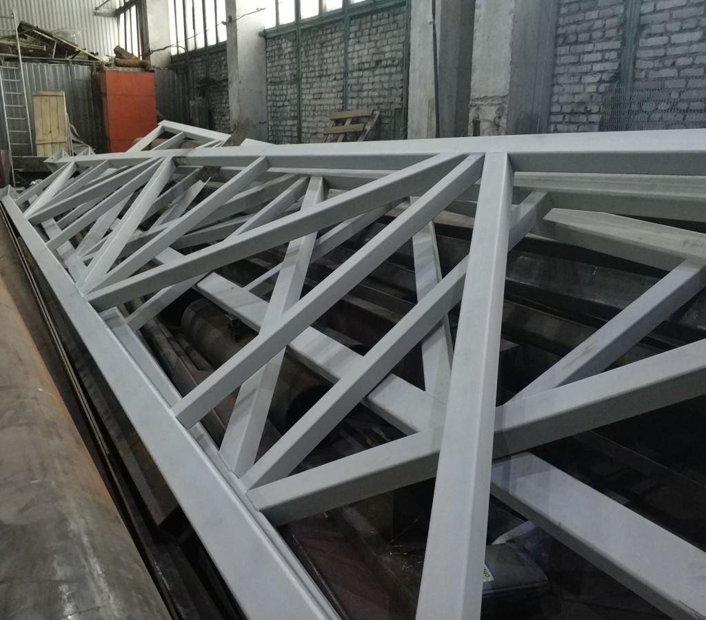 Ферма усилена вертикальными и наклонными поперечинами