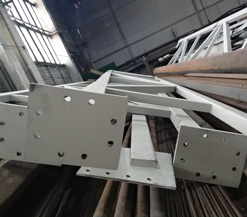 Дополнительные сегменты крепятся через 2 пятки по 8 болтов каждая