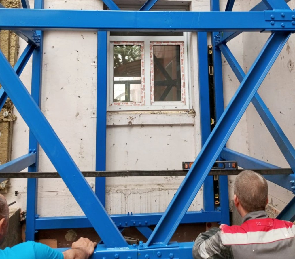 Тщательно вымеряем вертикаль