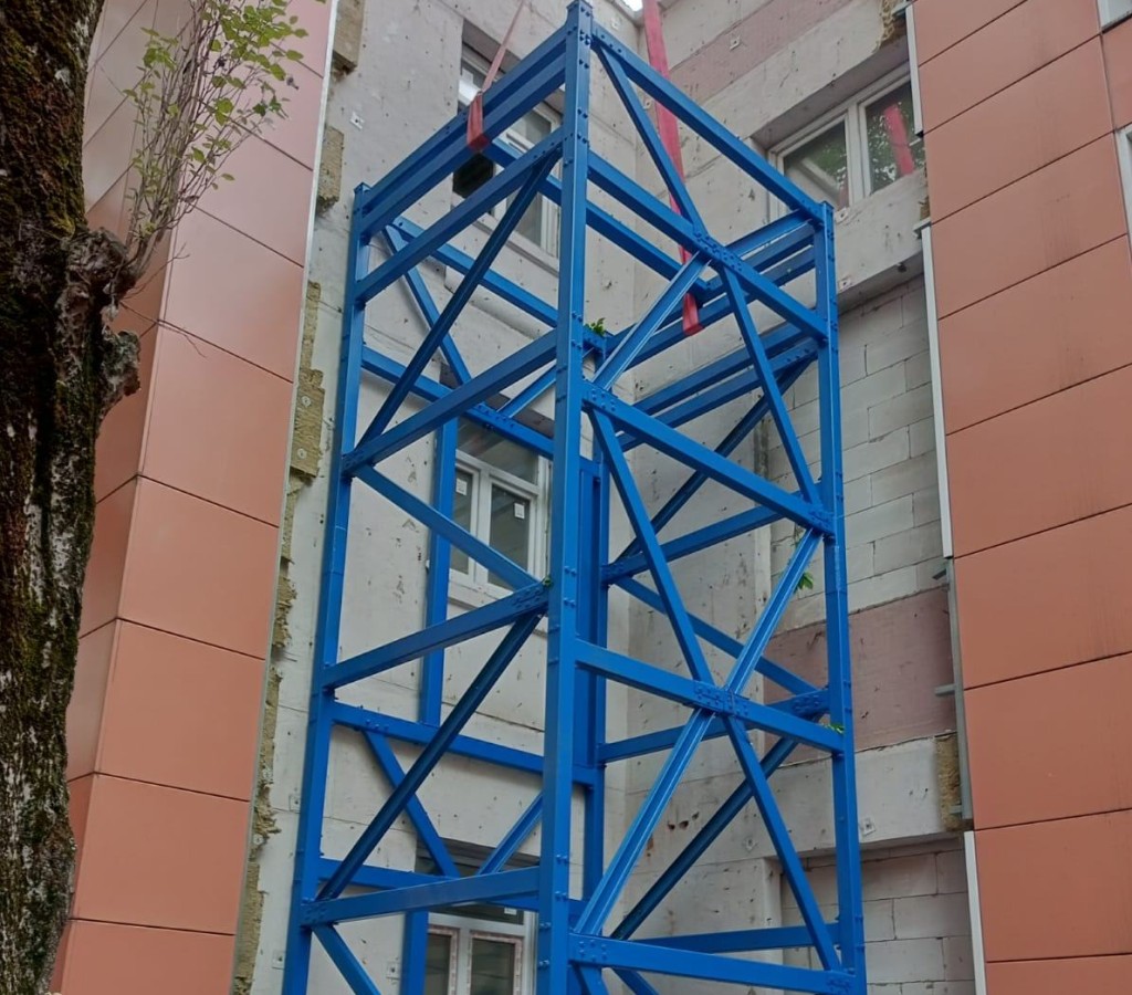 Видно, что шахта идет только до 2го этажа