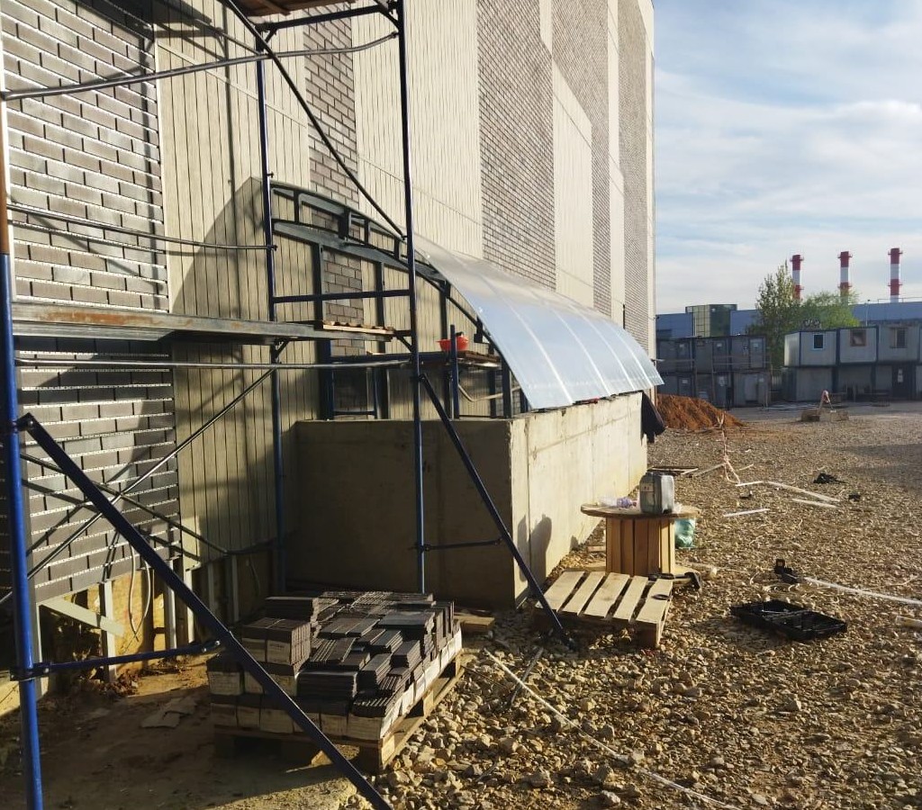 Основной несущий элемент - вальцованные фермы