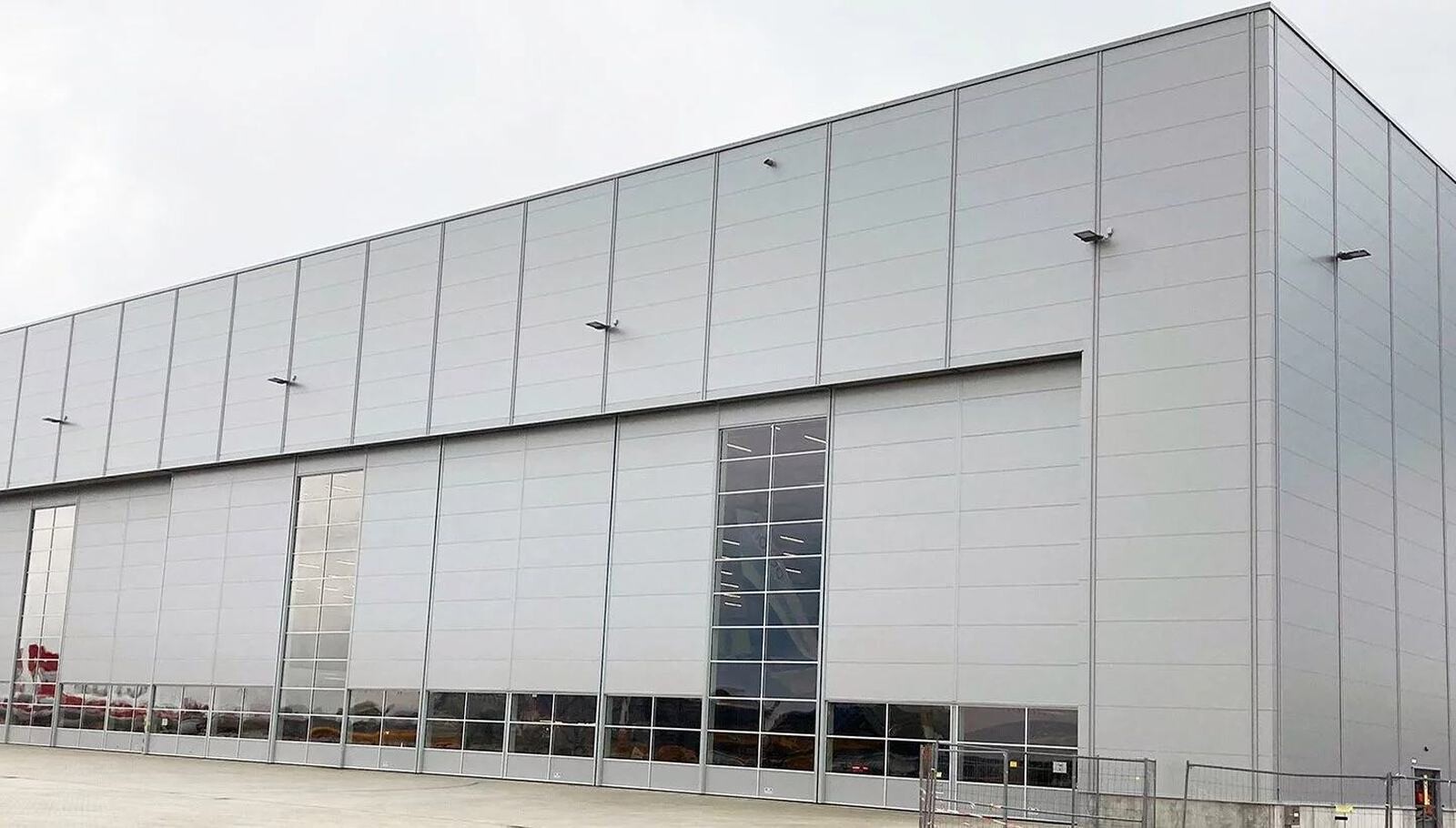 Фасад большой быстровозводимого здания