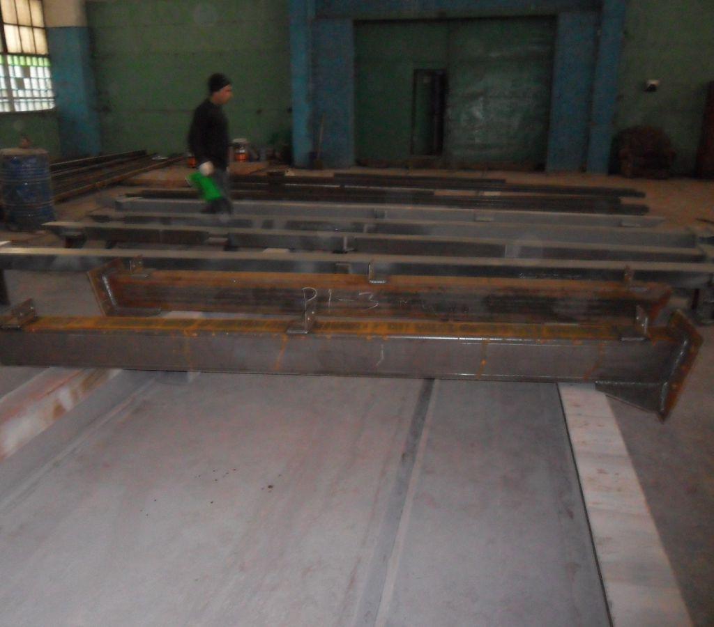 Фермы и колонны перед покраской