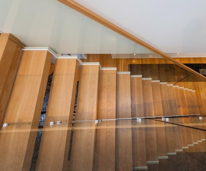 Возможна установка стеклянного ограждения