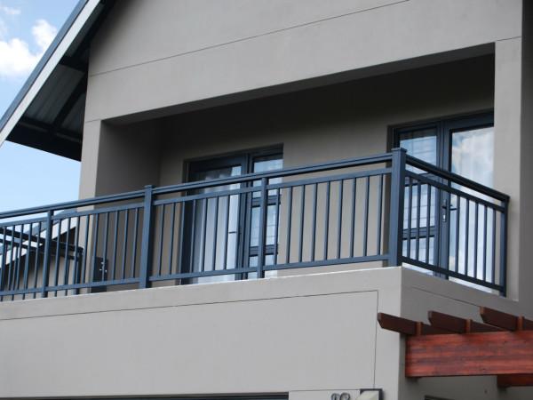 Фото Простое сварное балконное ограждение