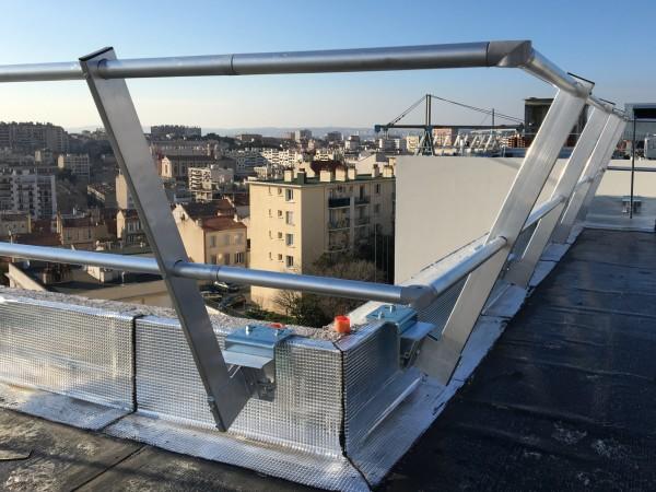 Фото Нестандартное кровельное ограждение в цинке