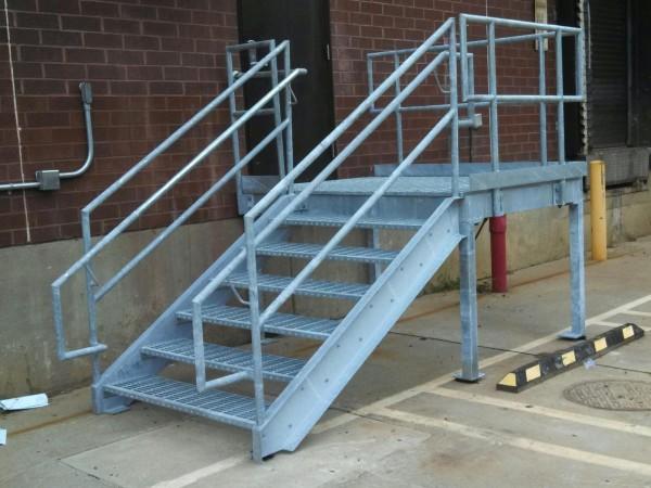 Фото Лестница в горячем цинке