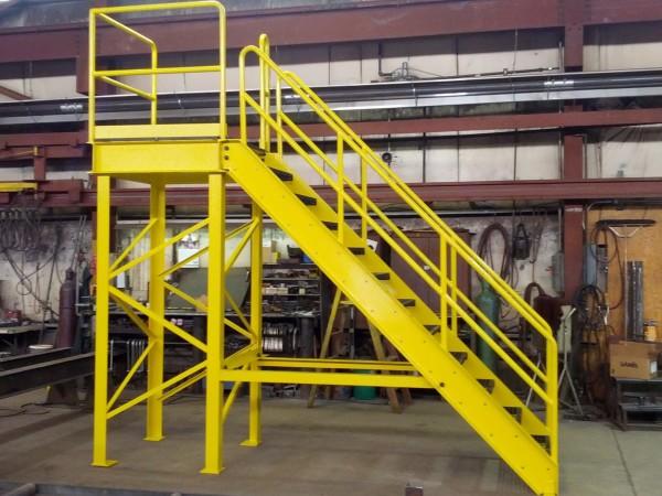 Фото Лестница с заходной площадкой