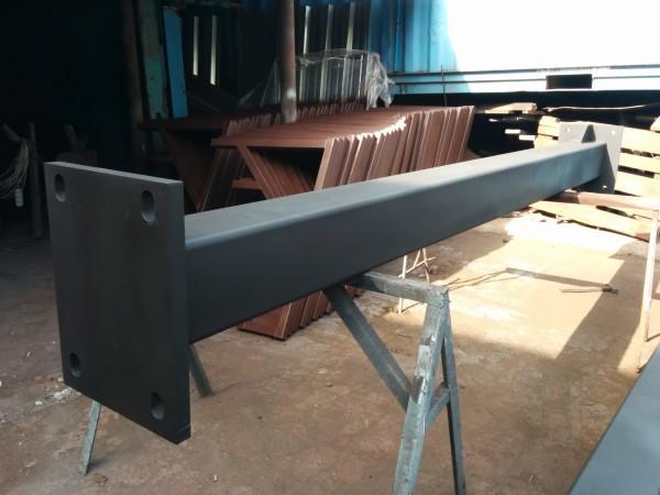 Фото Колонна из квадратной трубы