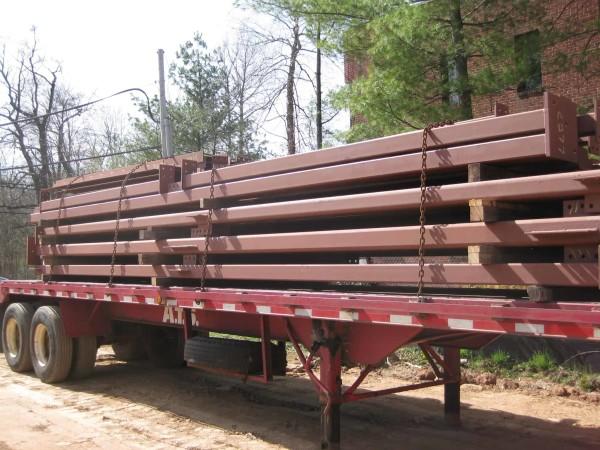 Фото Металлические колонны из профильной трубы