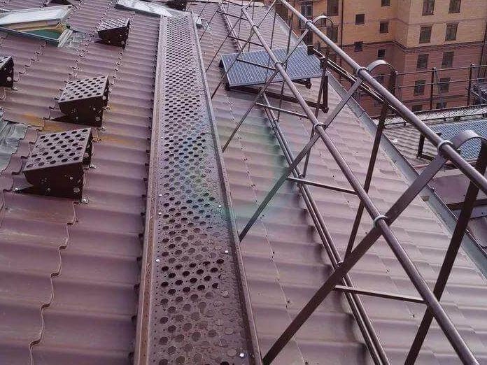 Фото Кровельное ограждение А-образное