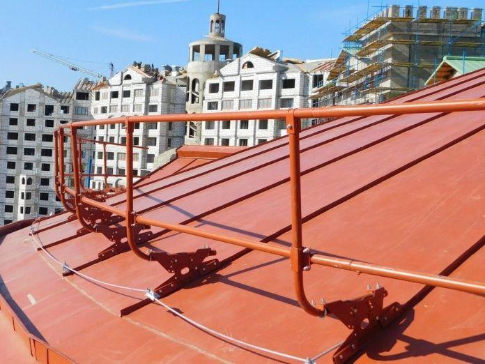 Фото Загнутое кровельное ограждение