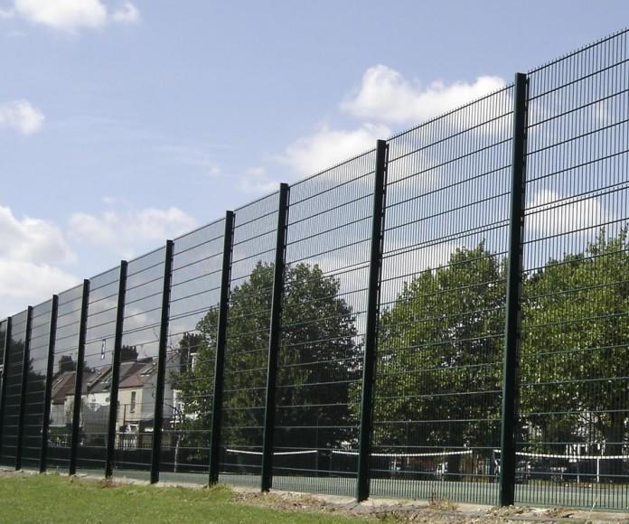 Фото Ограждение теннисной площадки
