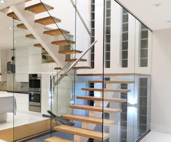 Фото Лестница с площадкой на монокосоуре